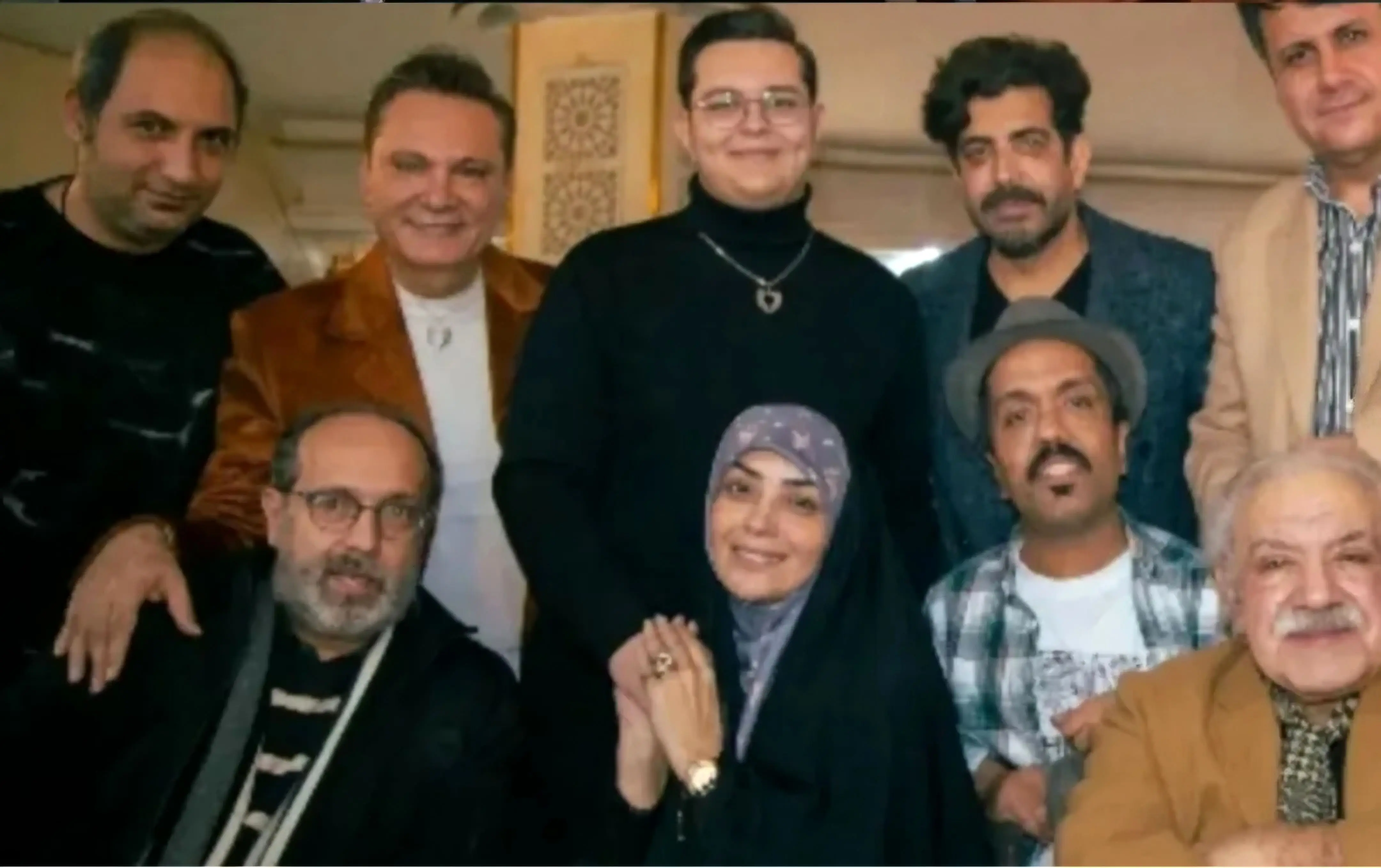 اجرای آهنگ "میرن آدما" توسط رسول نجفیان با گیتار فرشید نوابی در تولد جنجالی پسر الهام چرخنده