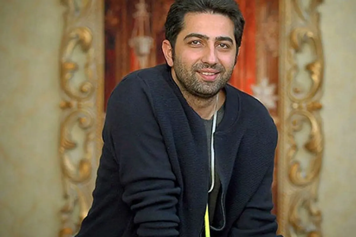 مراسم عاشقانه و ساده سالگرد ازدواج علی سخنگو و همسرش در حیاط دنج با حال و هوای خانه مادربزرگ‌ها