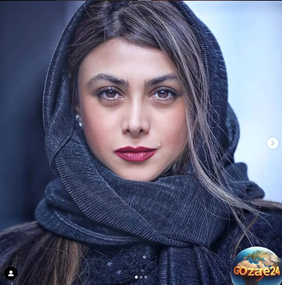استایل شیک و خاص آزاده صمدی در جشنواره فیلم فجر همراه با عینک برند و جذابیت بی‌نظیر