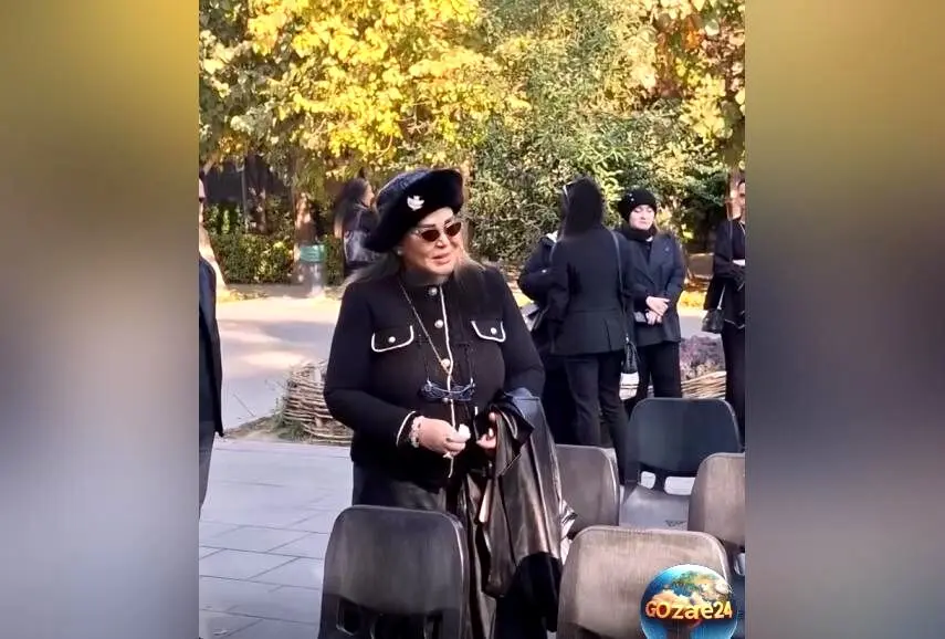 حضور هنرمندان و بازیگران ایرانی در مراسم وداع با هادی مرزبان؛ بهاره رهنما، علی نصیریان و مجید مظفری در کنار خانواده و دوستداران