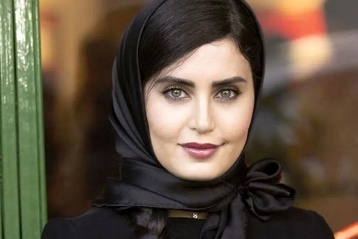 عکس الناز شاکردوست بدون روسری و با استایل متفاوت در کافه؛ واکنشهای کاربران