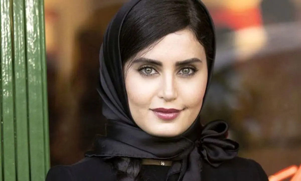 عکس الناز شاکردوست بدون روسری و با استایل متفاوت در کافه؛ واکنش‌های کاربران