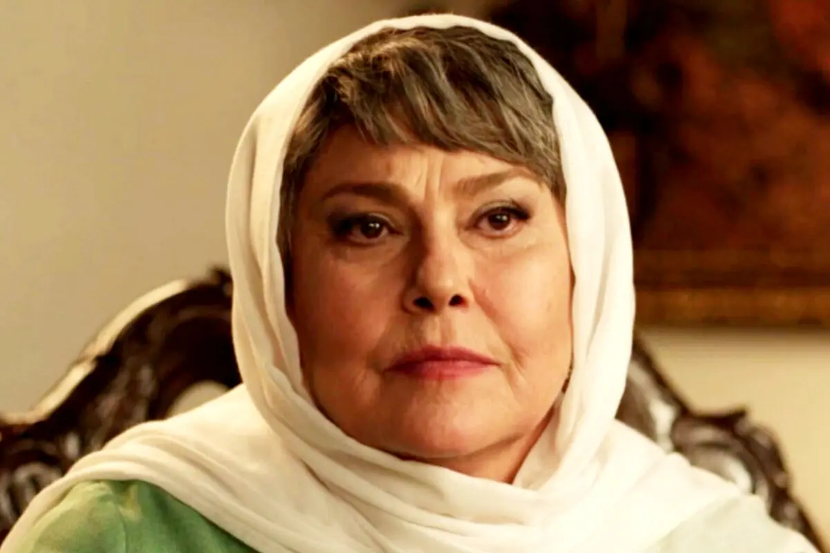 حلقه‌ دست مهرانه مهین‌ترابی در اکران «رها»؛ شایعه ازدواج دوباره داغ شد