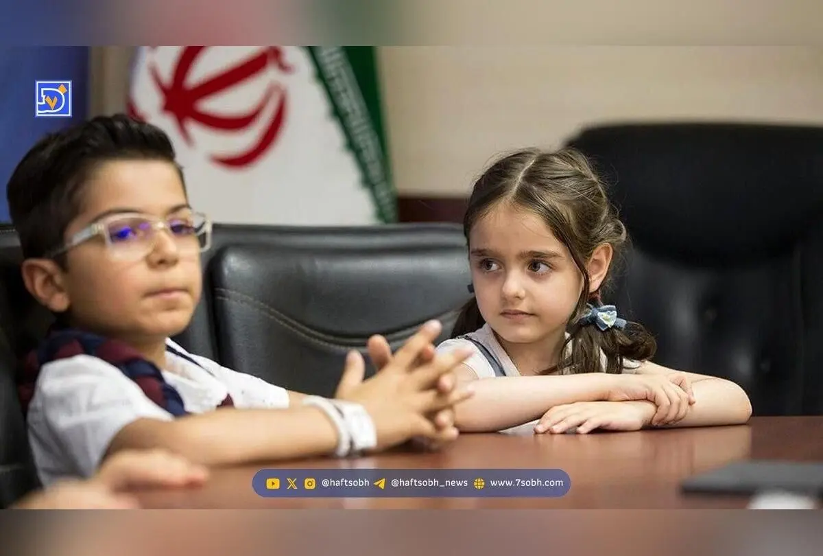 عکسی نادر از یونا تدین و نیوشا علیپور در کنار حامد بهداد در اکران فیلم «قصر شیرین» سال ۹۸