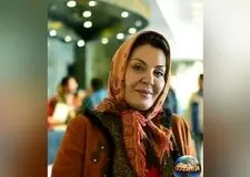 میز عزای ساده و شیک زهره حمیدی؛ تصویری از دیزاین زیبا با گُل، شمع، قرآن و حلوا در سوگ بازیگر پیشکسوت سینمای ایران