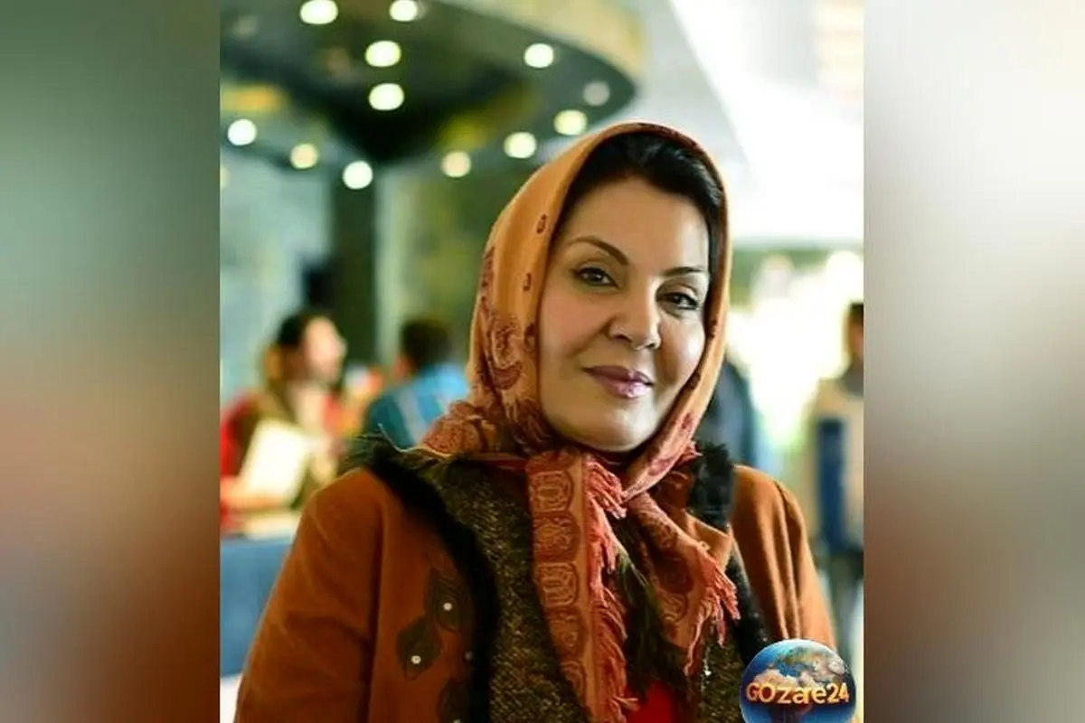 میز عزای ساده و شیک زهره حمیدی؛ تصویری از دیزاین زیبا با گُل، شمع، قرآن و حلوا در سوگ بازیگر پیشکسوت سینمای ایران