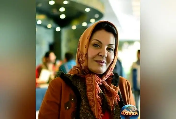 میز عزای ساده و شیک زهره حمیدی؛ تصویری از دیزاین زیبا با گُل، شمع، قرآن و حلوا در سوگ بازیگر پیشکسوت سینمای ایران