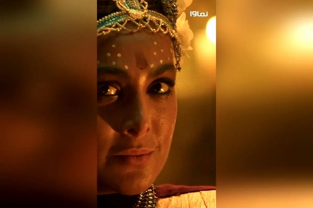 سریال سووشون با بازی بهنوش طباطبایی و آزاده صمدی، اقتباس نرگس آبیار از رمان ماندگار سیمین دانشور، جمعه‌ها در نماوا با تخفیف ۴۰٪