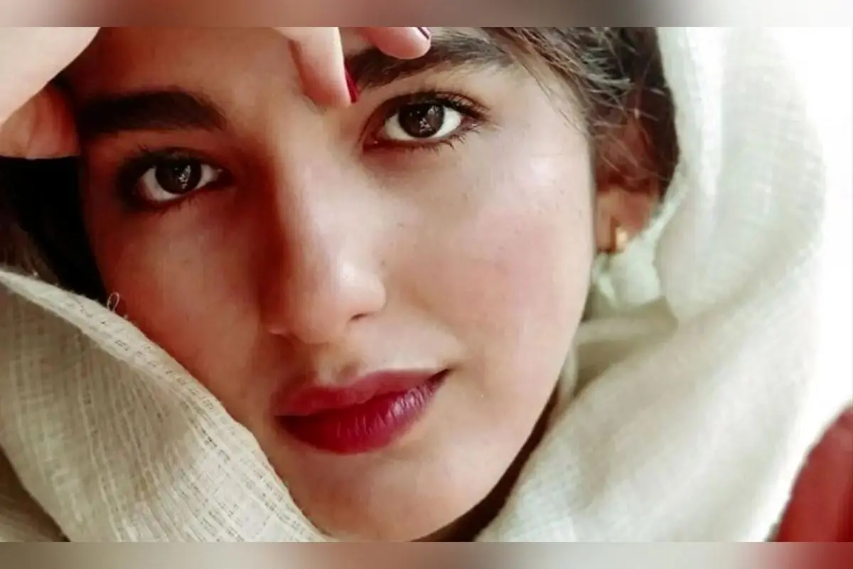 استایل بنفشه ریاضی در نقش بازیگر سریال تاسیان با چادر گل‌گلی، تصاویر متفاوت و جذاب