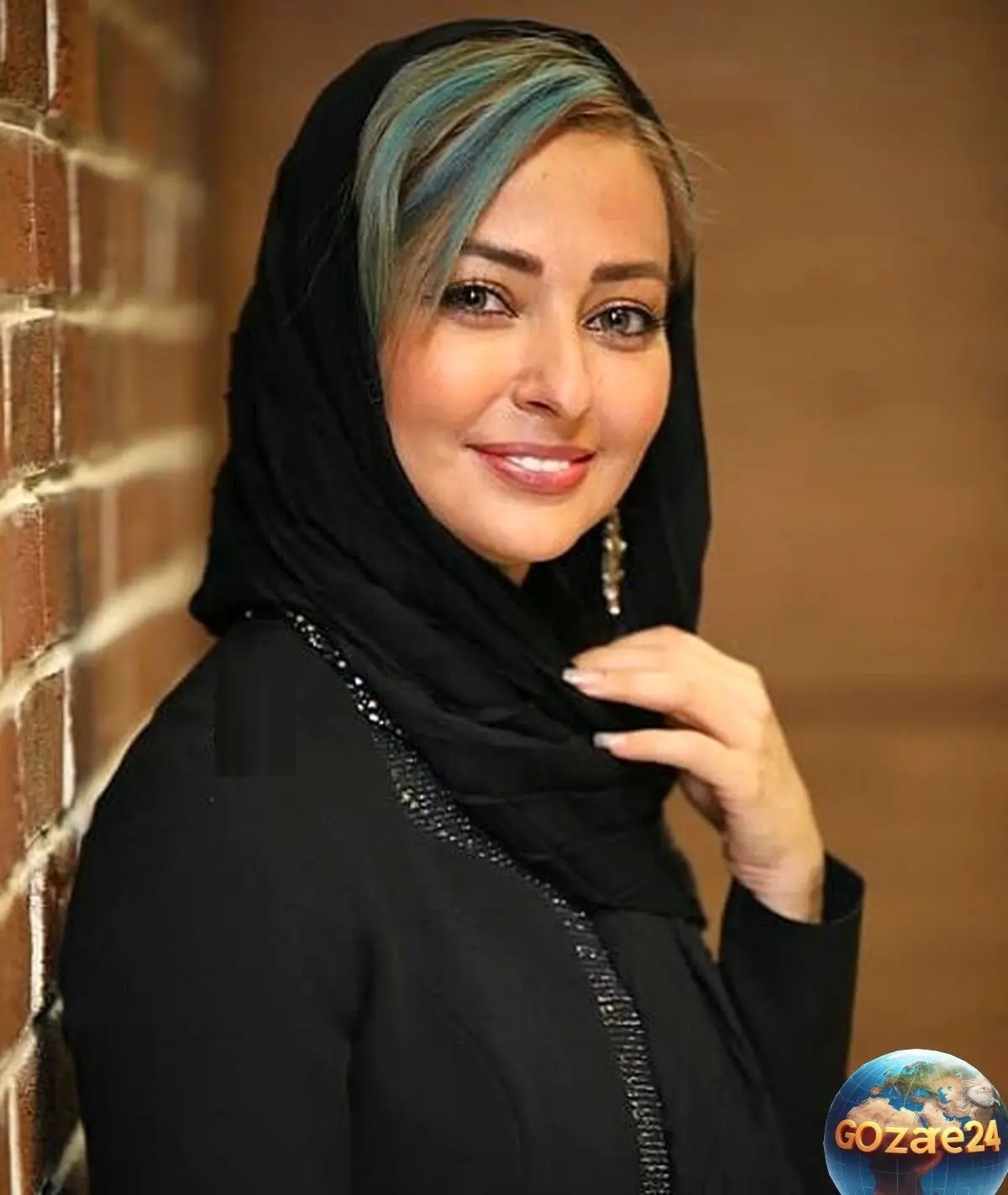 نفیسه روشن در جدیدترین عکس اینستاگرامش ماشین لوکس با سانروف خاص را نشان داد