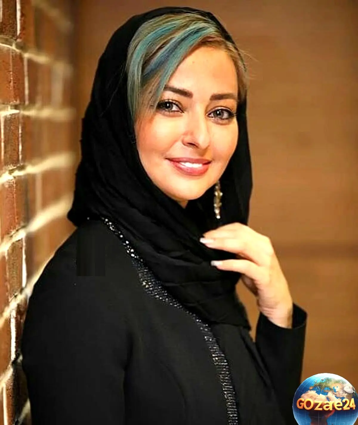 نفیسه روشن در جدیدترین عکس اینستاگرامش ماشین لوکس با سانروف خاص را نشان داد