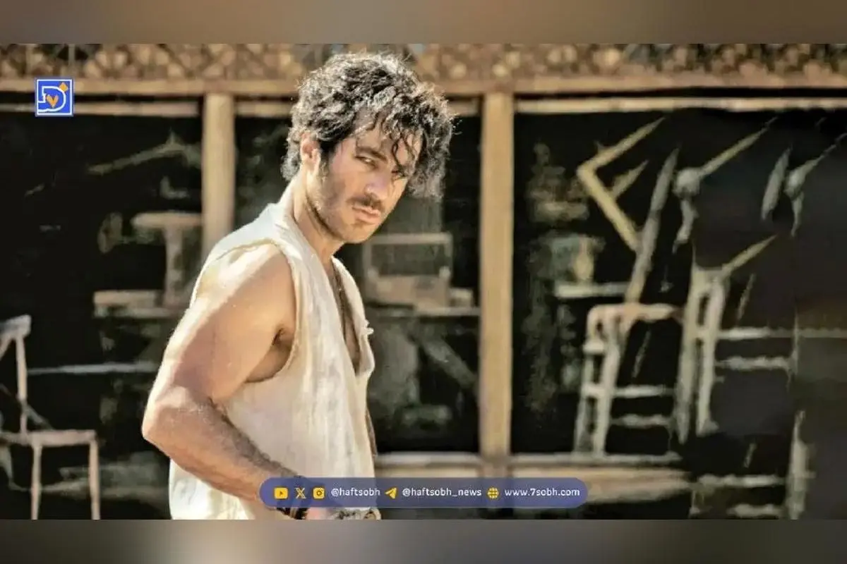 سلفی جذاب رحیم نجار و نوید پورفرج در کنار طرفدارانشان در شب جشنواره سینمایی