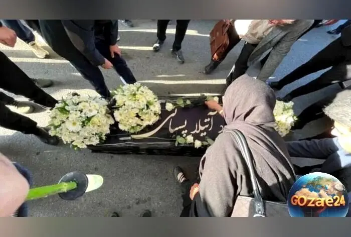 واکنش غم‌انگیز هنرمندان ایرانی در استقبال از پیکر بی‌جان آتیلا پسیانی در فرودگاه امام خمینی