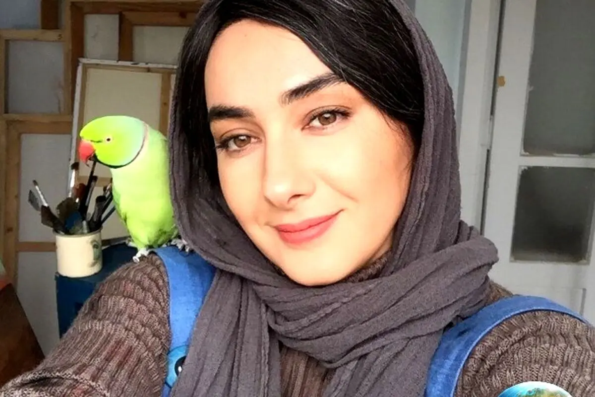 عکس متفاوت و خاص از جشن تولد 45 سالگی هانیه توسلی با کیک مینیمال توت فرنگی و دسته گل رز