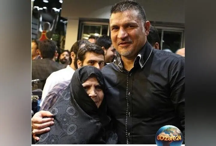 مادر علی دایی از کارهای انسان‌دوستانه و خیری پسرش روایت می‌کند: زنگ زدن به بیماران و زندانیان در شب‌های سخت