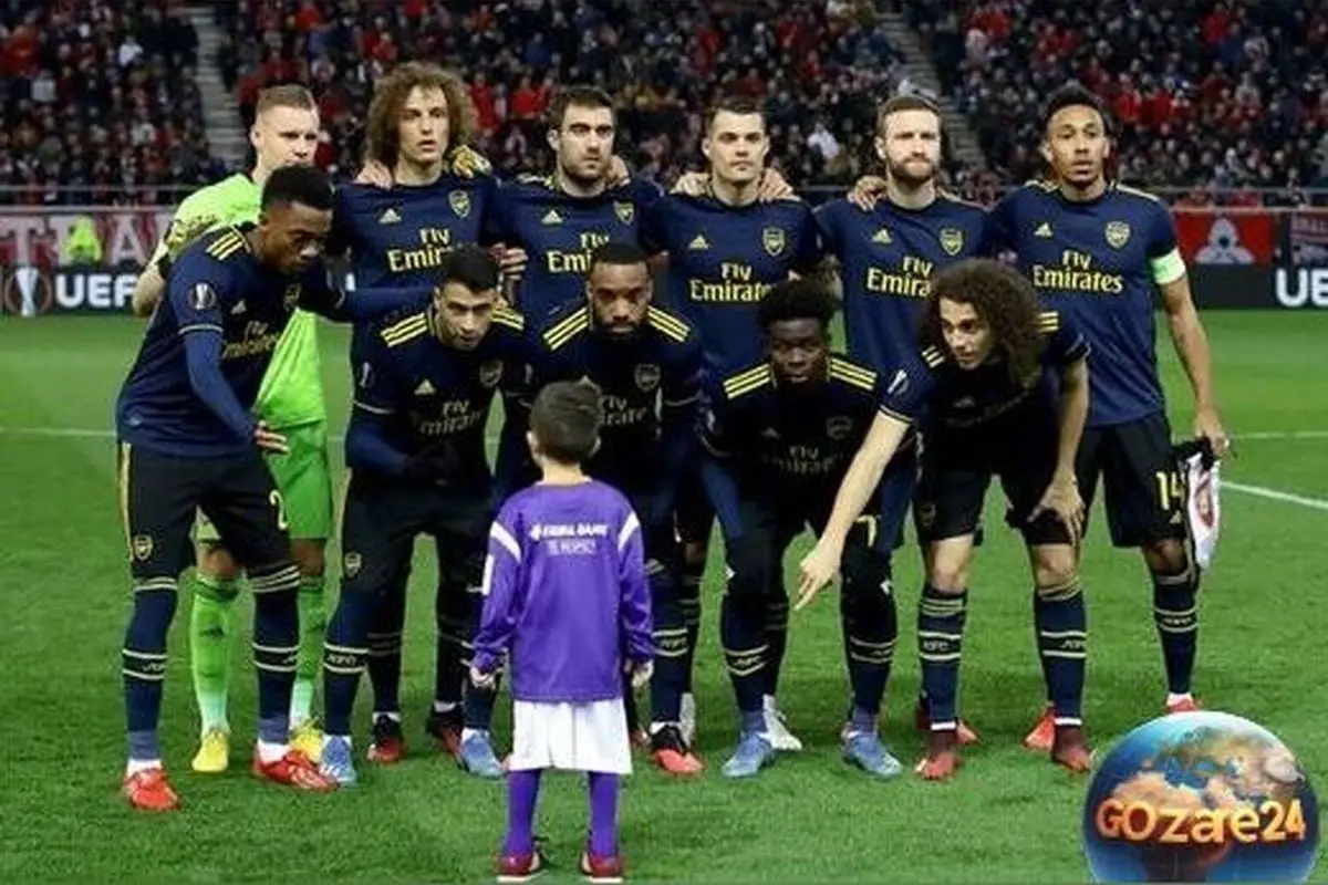 تصاویر دلنشین فوتبال در زیر باران: مهربانی و محبت بی‌نظیر بازیکنان با کودکان در زمین فوتبال