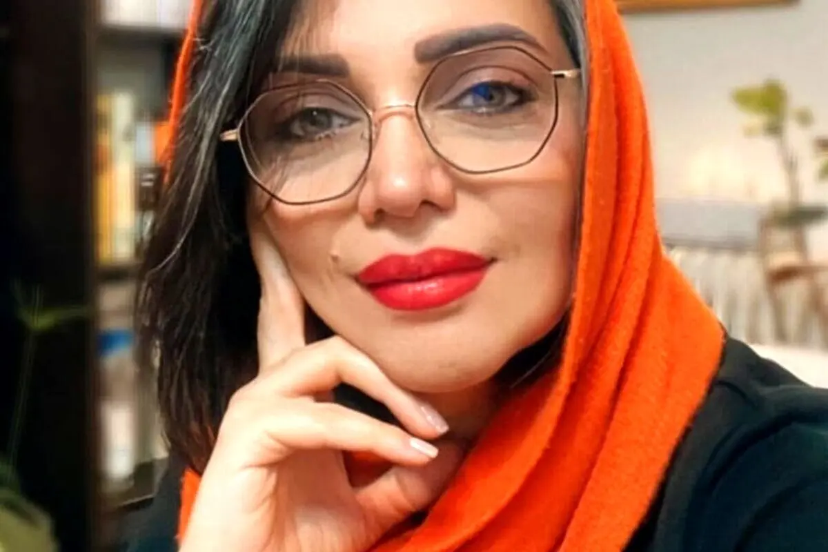 عکس جدید الهام پاوه نژاد با مدل مانتو مزونی و پارچه طرحدار، استایل خاص و متفاوت بازیگر مشهور