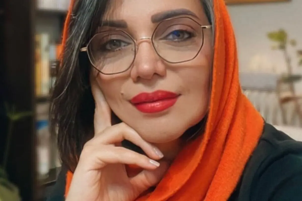 عکس جدید الهام پاوه نژاد با مدل مانتو مزونی و پارچه طرحدار، استایل خاص و متفاوت بازیگر مشهور