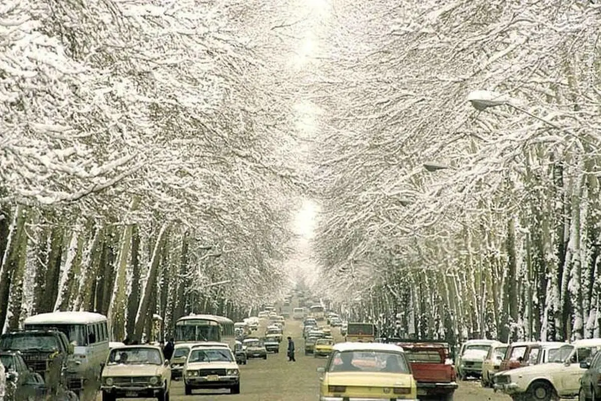 تصویری جالب و نوستالوژیک از تاکسیهای قدیمی پیکان که علیرضا خمسه منتشر کرد