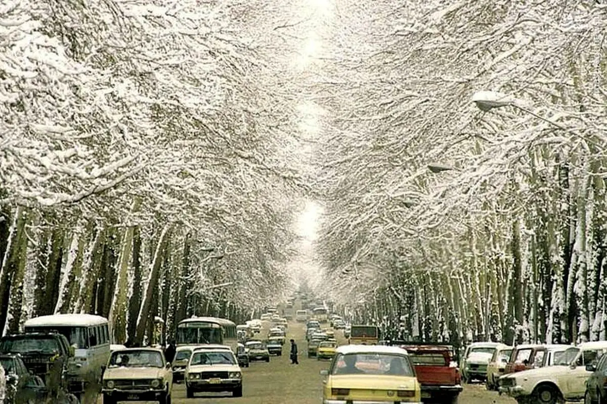 تصویری جالب و نوستالوژیک از تاکسی‌های قدیمی پیکان که علیرضا خمسه منتشر کرد