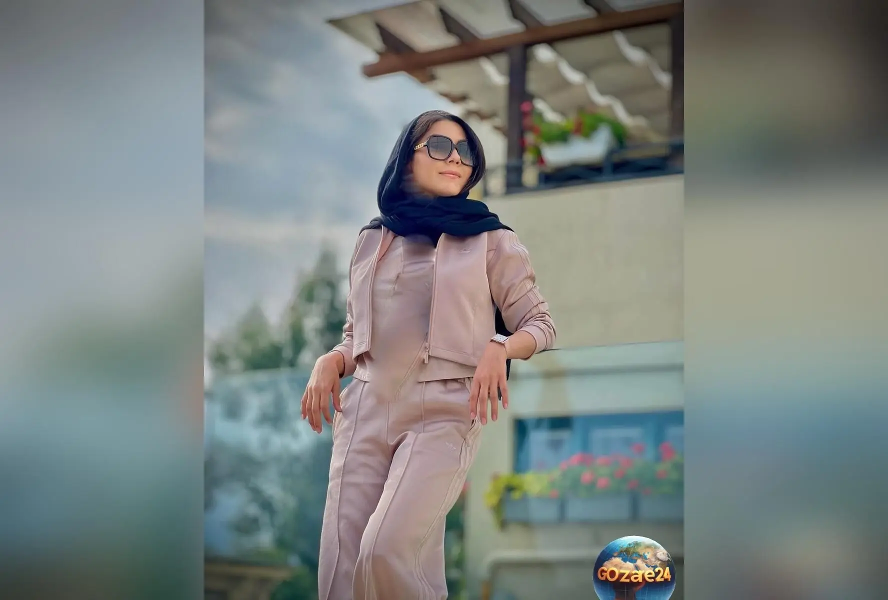 تصاویر و بررسی چیدمان مجلل و طبیعی بالکن آزاده زارعی با طراحی مدرن و دل‌نشین