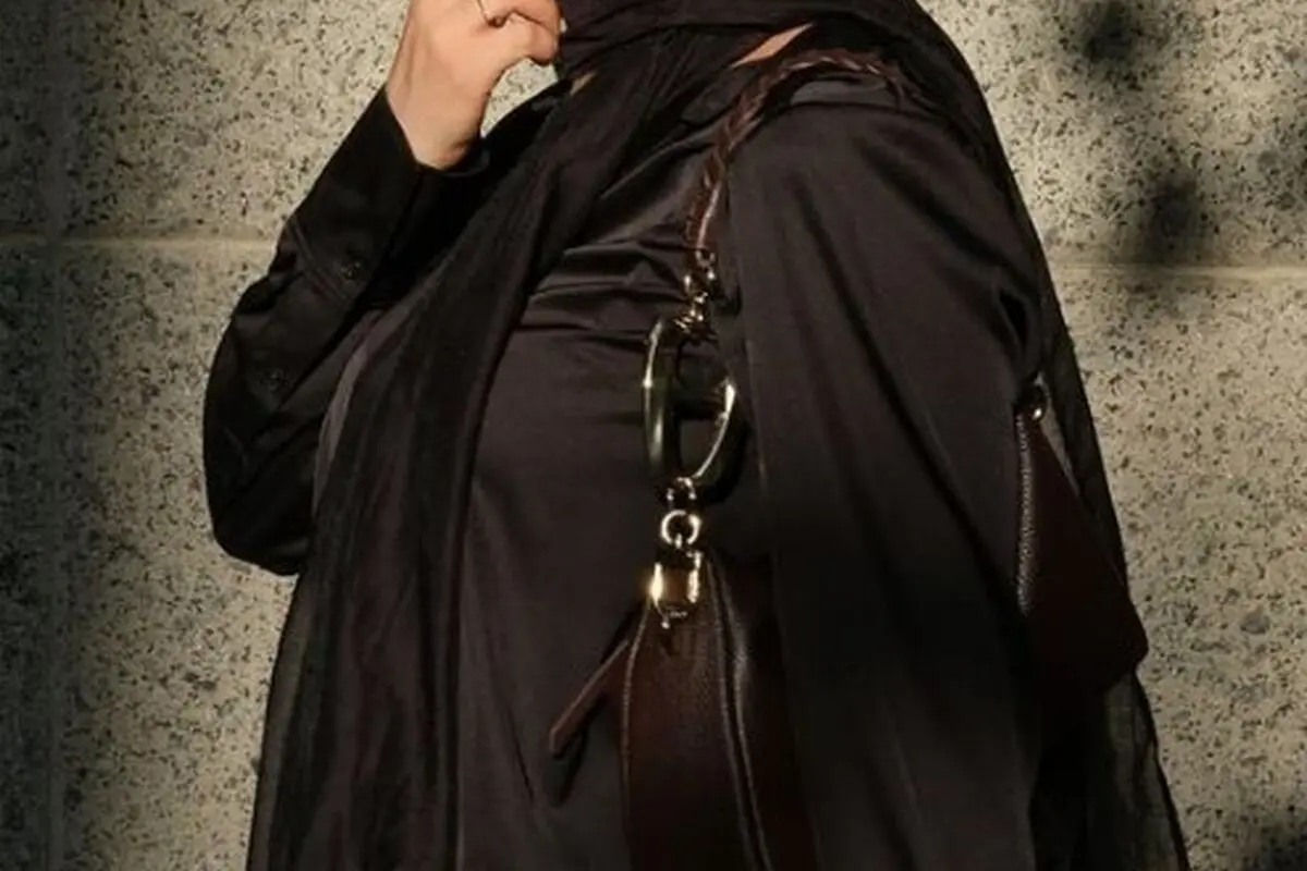 سلیقه منحصربه‌فرد مینا مختاری در چیدمان ورودی خانه‌اش: ترکیب گلدان سفال و میز سنگی برای جذابیت بی‌نظیر + عکس و نکات کلیدی!