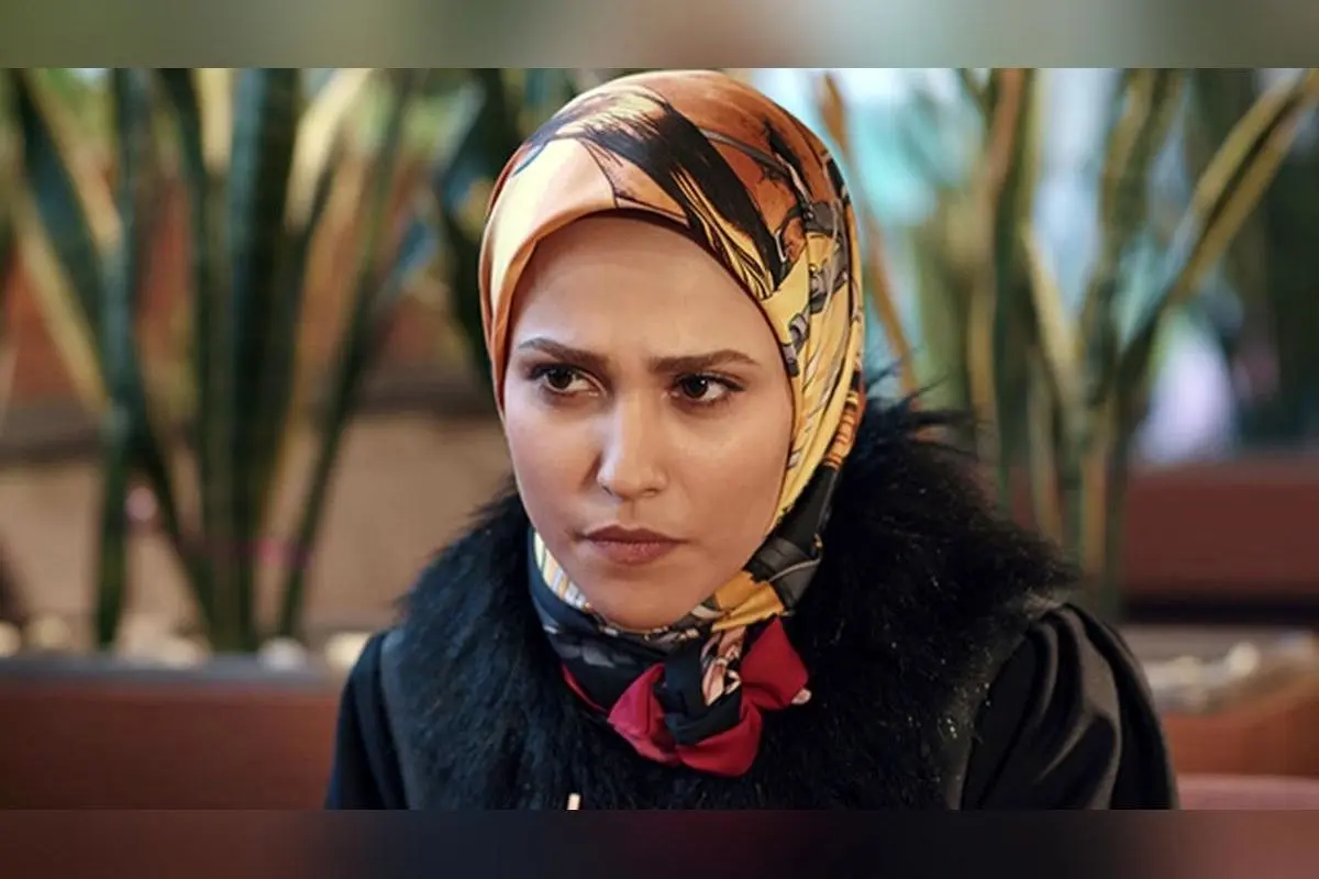 بیوگرافی و عکسهای جدید آدرینا صادقی بازیگر جوان «احضار» پس از مهاجرت به لندن