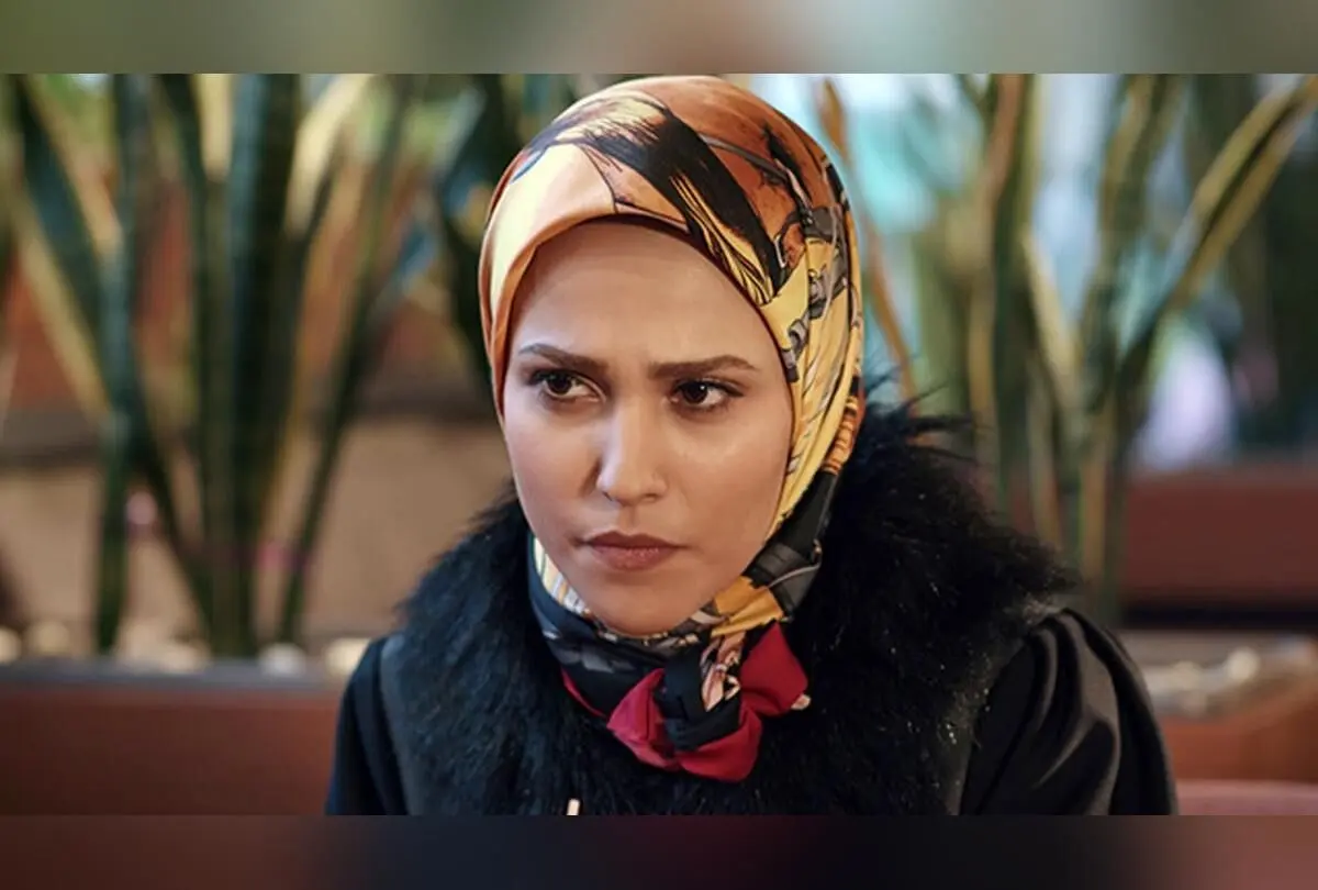 بیوگرافی و عکس‌های جدید آدرینا صادقی بازیگر جوان «احضار» پس از مهاجرت به لندن