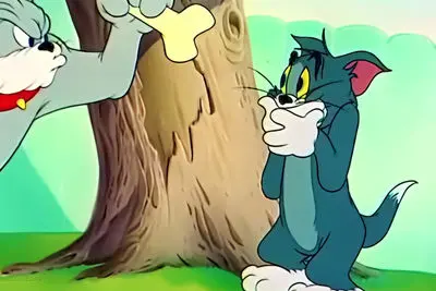 تام و جری؛ وقتی اسپایک با استخوانش تام را به وحشت می‌اندازد!