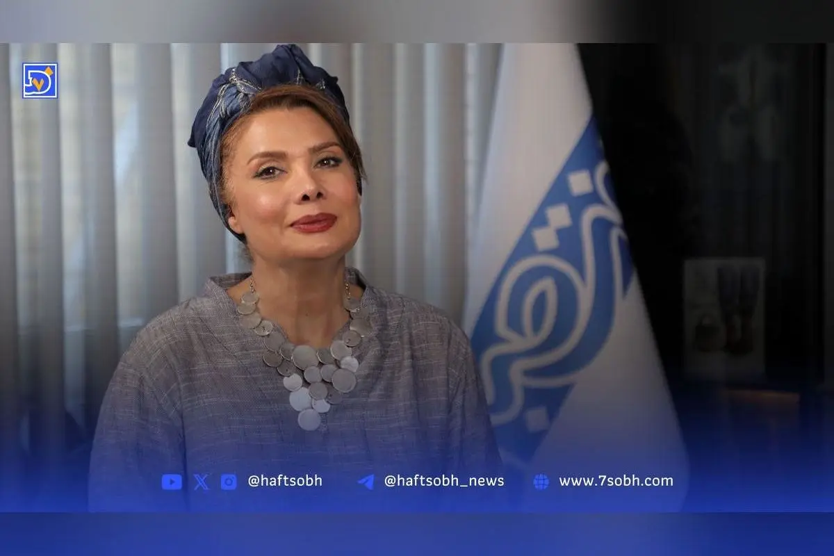 تصویر منزل منحصربفرد عاطفه رضوی با دکوراسیون لوکس، کتابخانه ارزشمند و مبلمان سلطنتی