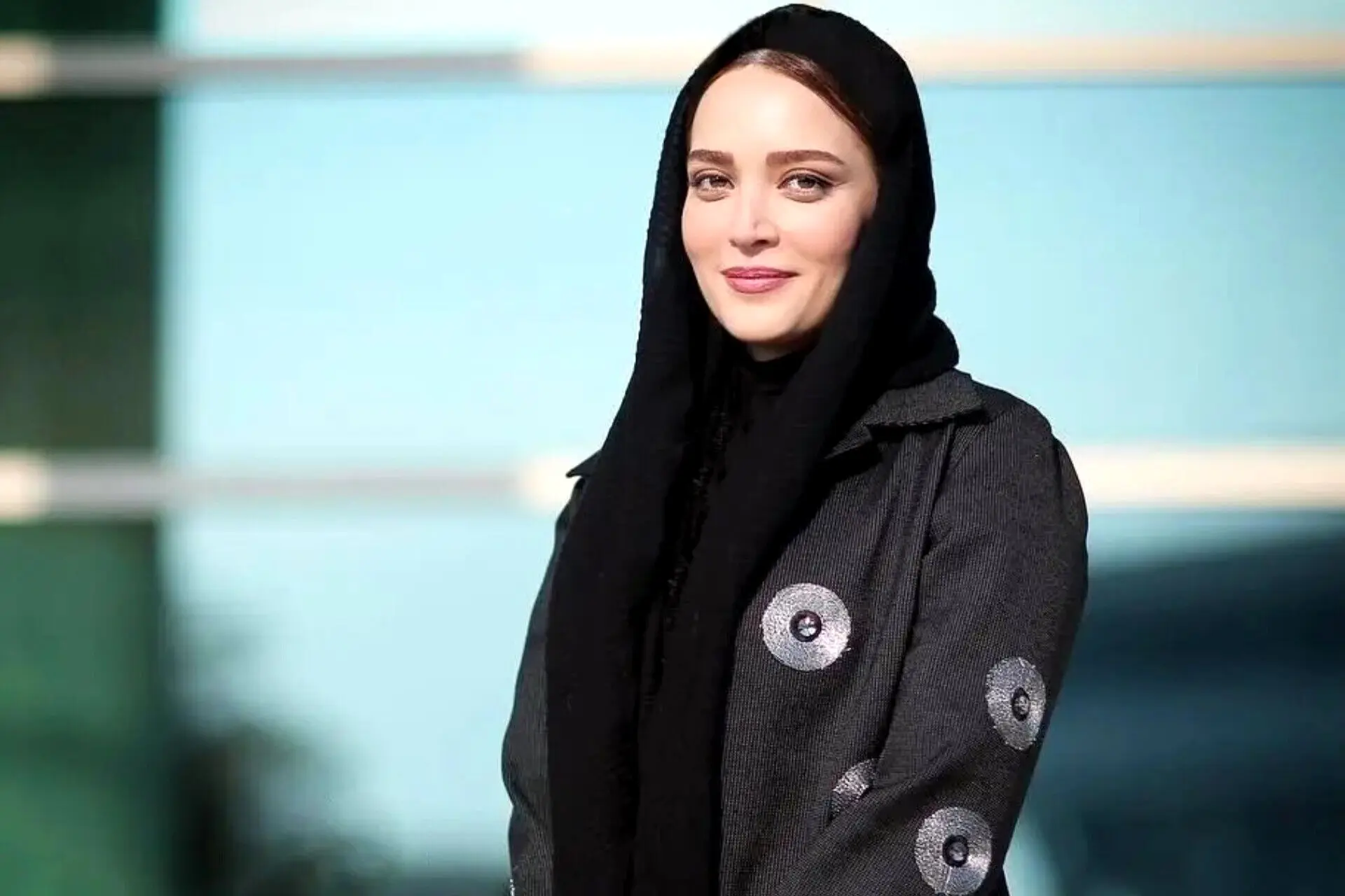 استایل متفاوت و متین بهنوش طباطبایی در دانشگاه | دیدار با استاد و دانشجویان + عکس