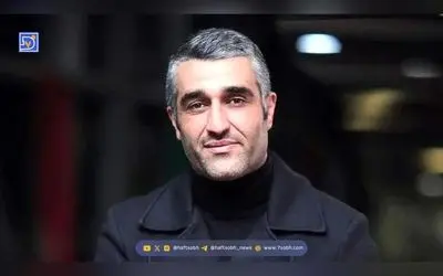 دکوراسیون شاهانه پژمان جمشیدی با مبلمان کلاسیک، آیینه برنزی و شعمدان طلایی در خانه لوکس و مجلل