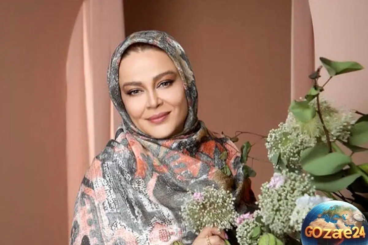 بهاره رهنما با استایل سبز و قرمز در بالکن زیبای خانه‌اش کنار گل‌های خانگی‌اش + عکس جدید