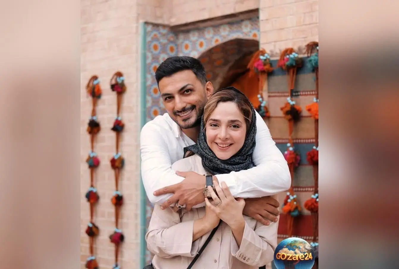 المیرا دهقانی و همسرش در کنار هم؛ سلفی بامزه و دیدنی بازیگر مشهور و شباهت کم آنها+ عکس