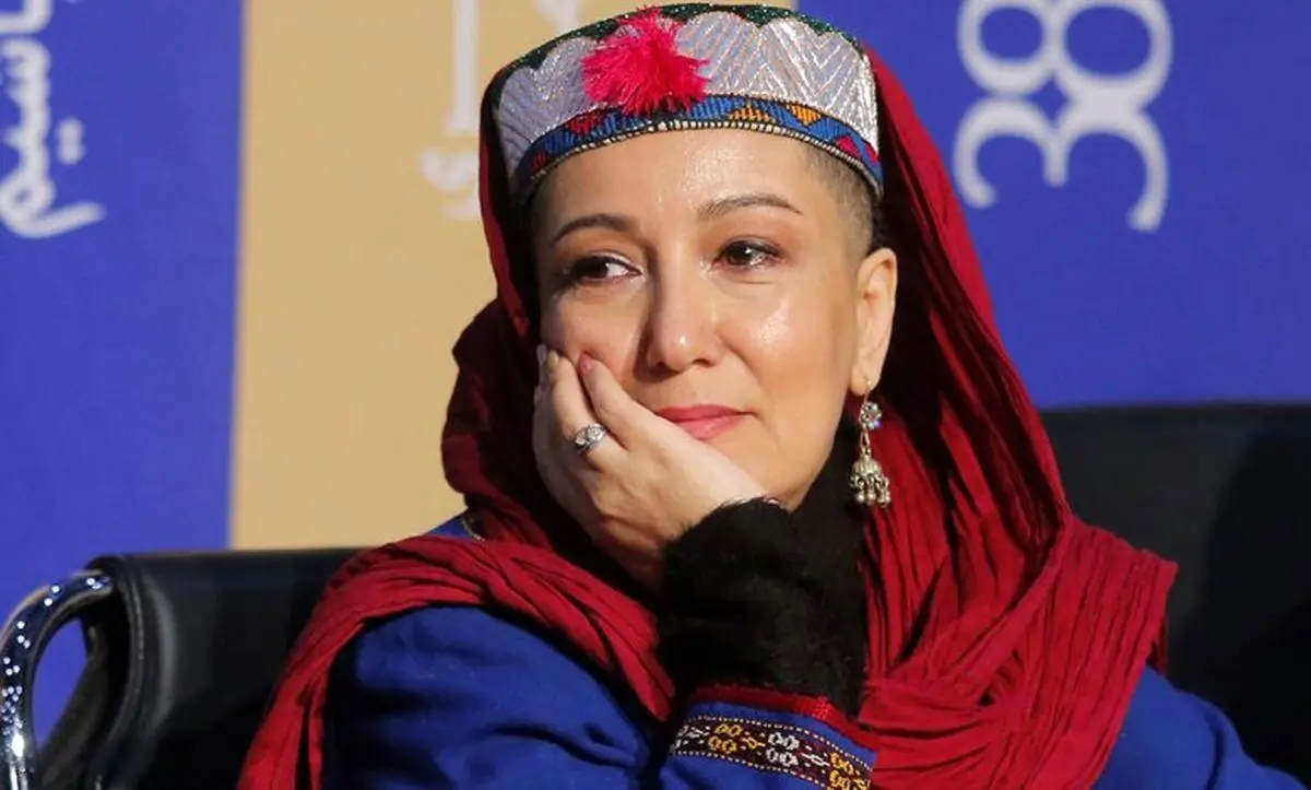 تصویر قدیمی و جذاب از پشت صحنه فیلم «توکیو بدون توقف» با استایل دهه ۶۰ پانته‌آ بهرام