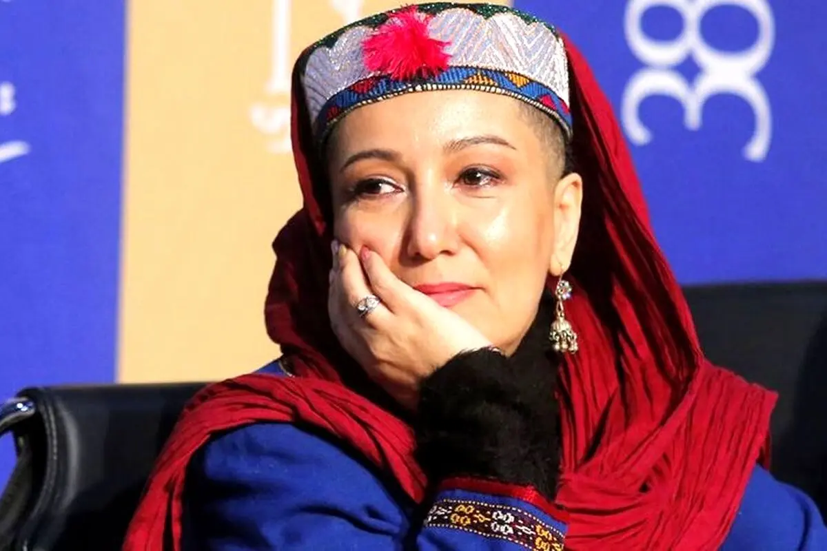 تصویر قدیمی و جذاب از پشت صحنه فیلم «توکیو بدون توقف» با استایل دهه ۶۰ پانته‌آ بهرام