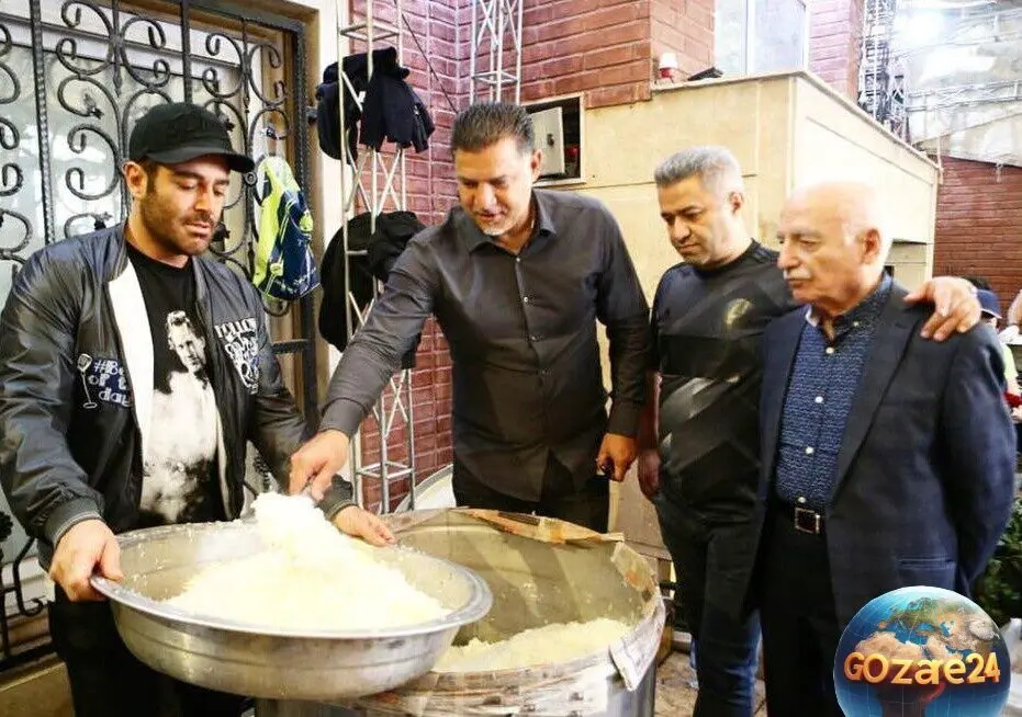 علی دایی و محمدرضا گلزار در راه نذر امام حسین؛ لحظه‌ای معنوی و دیدنی در روز عاشورا