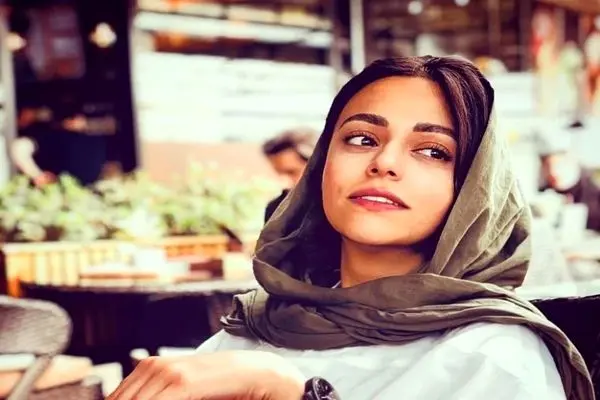 عکس خانوادگی سوگل خلیق و برادر خوشتیپش؛ لحظه‌ای جذاب از خانواده هنرمند در کنار هم