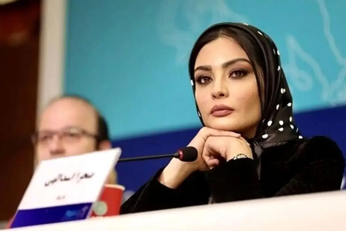 صحرا اسداللهی در خیابان‌های تهران با لباس عروس دیده شد؛ عکس جدید بازیگر محبوب در کنار جمعیت