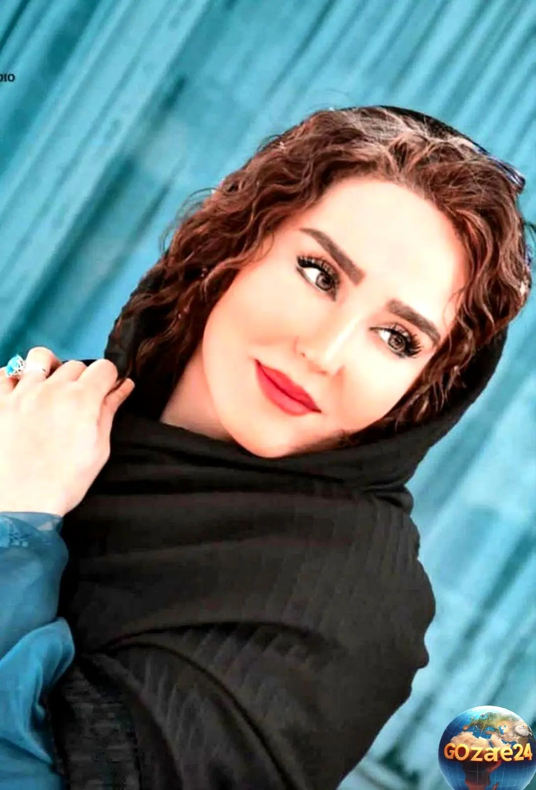 استایل جذاب زهره فکور در لباس قرمز و سیاه در مزون لباس + عکس جدید بازیگر ایرانی