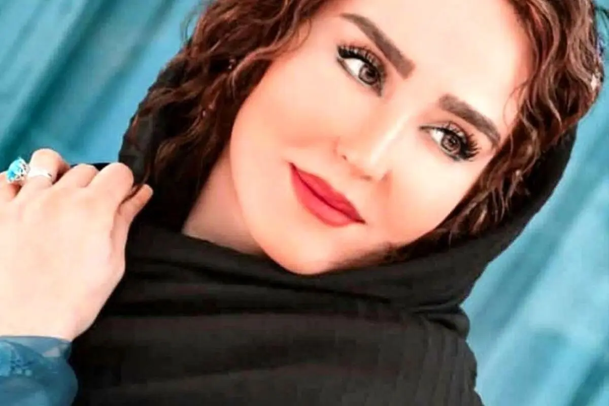 استایل جذاب زهره فکور در لباس قرمز و سیاه در مزون لباس + عکس جدید بازیگر ایرانی
