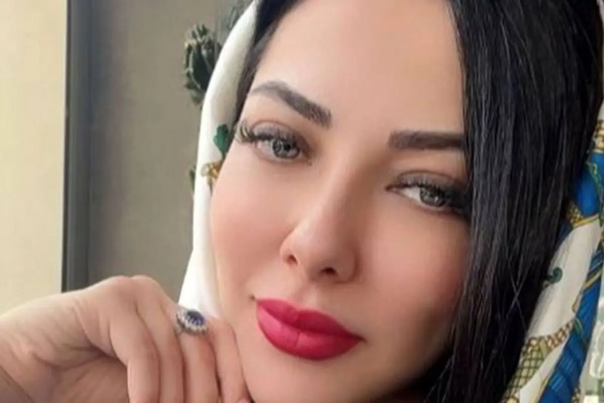 لیلا اوتادی در لباس مجلسی مشکی و استایل شیک در دورهمی دوستانه + بررسی فیلم مالیخولیا