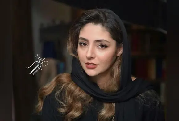 طراحی لطیف و الهام‌بخش از ژاپن توسط هستی مهدوی با میز چوبی و ظروف منحصر به فرد