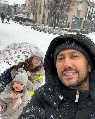 دورهمی دلبرانه شاهرخ استخری با دختران نازش کنار آب؛ عشق و صفا تو یه قاب!