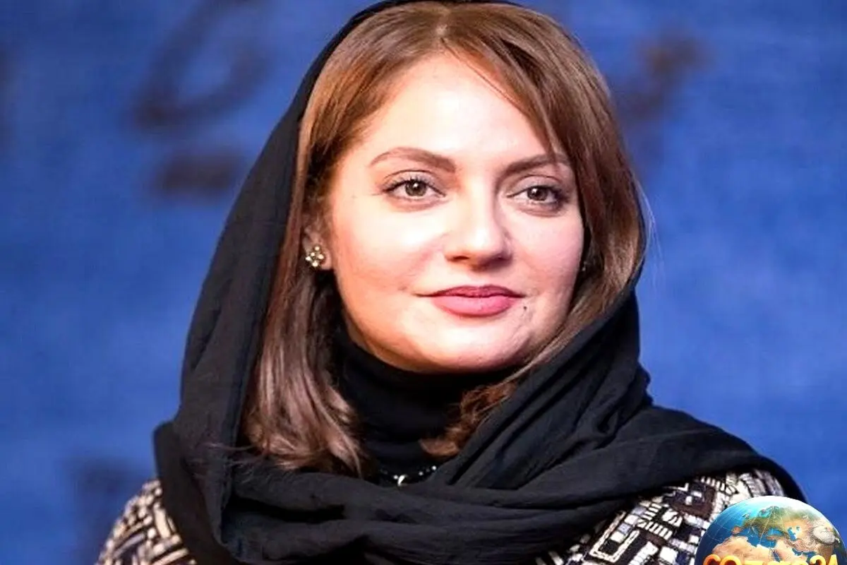مهناز افشار با تلاش خنده‌دار برای نمایش گردنبند طلای خود، سوژه‌ساز شد