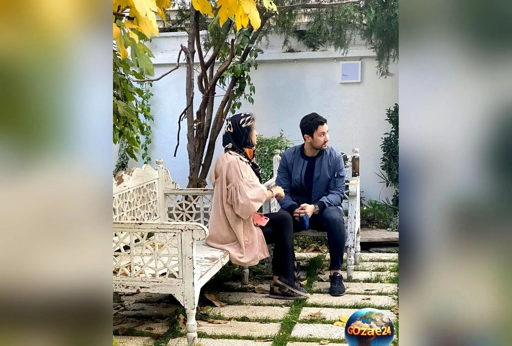 تصویر کنسول لاجوردی خاص خانه شاهرخ استخری در قسمت ورودی؛ راهنمای استایل قبل از بیرون رفتن و آشنایی با همسر او، سپیده بزمی پور