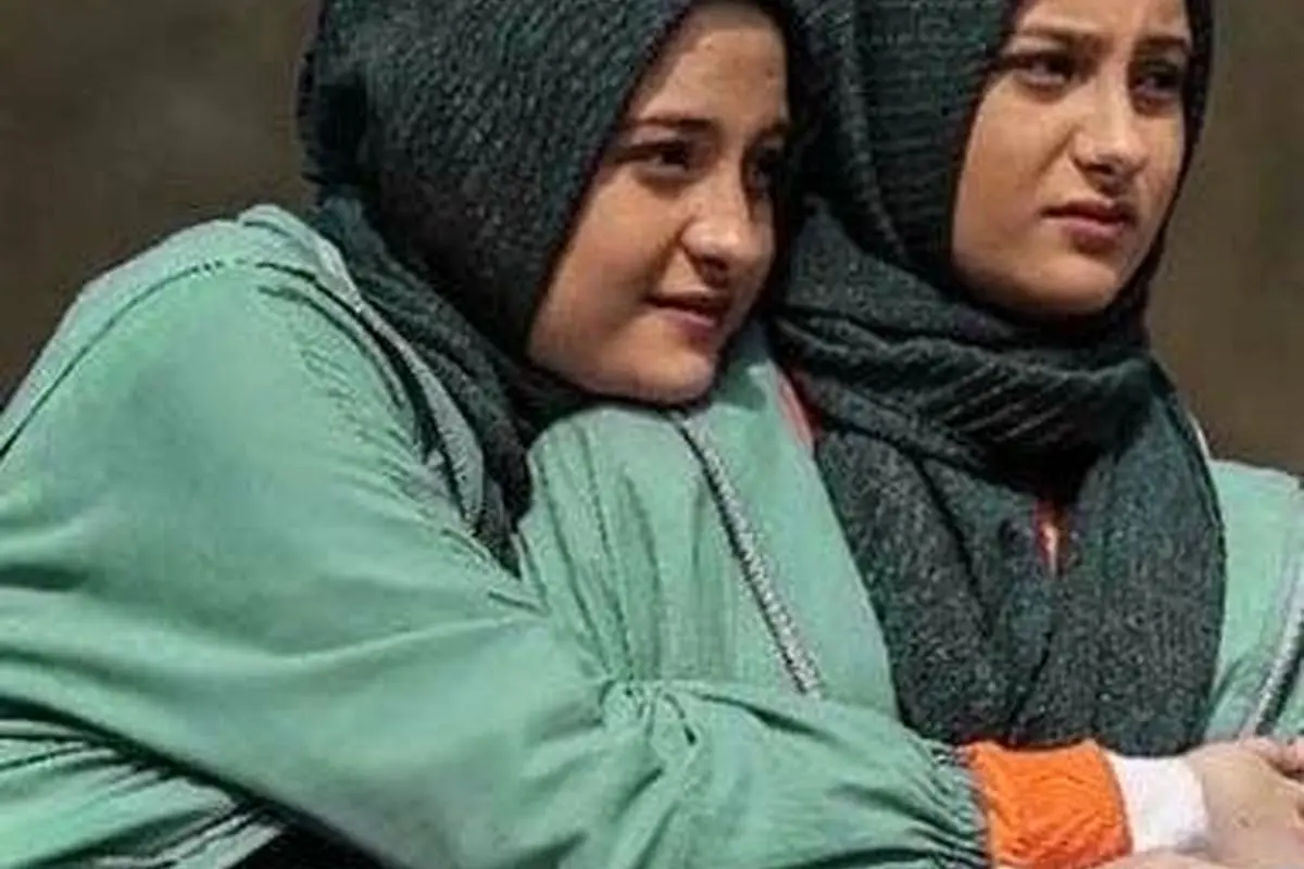 پدر واقعی سارا و نیکای پایتخت چه کسی است؟ راز شباهت عجیب و تصویر جدید فاش شد