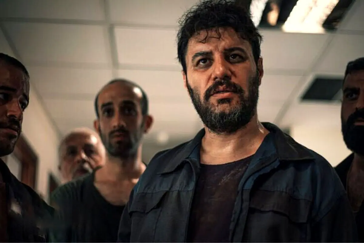 کاراکتر داوود اشرف در سریال وحشی؛ نماد درماندگی آموخته‌شده و تاثیرات محیط بر روان انسان