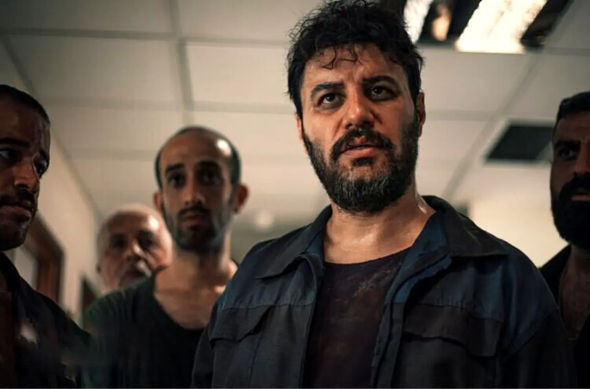 کاراکتر داوود اشرف در سریال وحشی؛ نماد درماندگی آموخته‌شده و تاثیرات محیط بر روان انسان