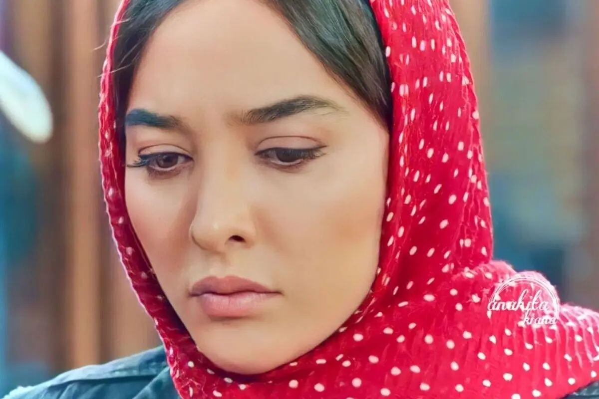 رونمایی از دیوار هنری آناهیتا درگاهی با تابلوهای زیبای ارغوان و قطب شمال + عکس